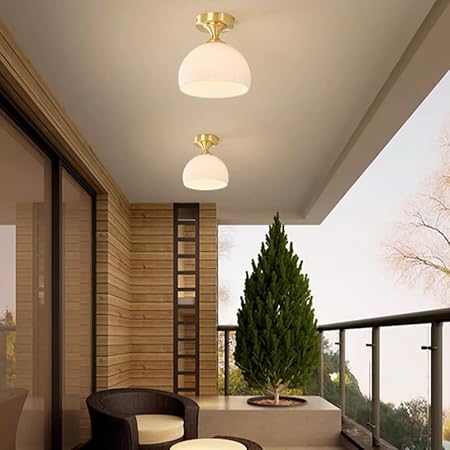 Moderne plafondlamp van melkachtig glas