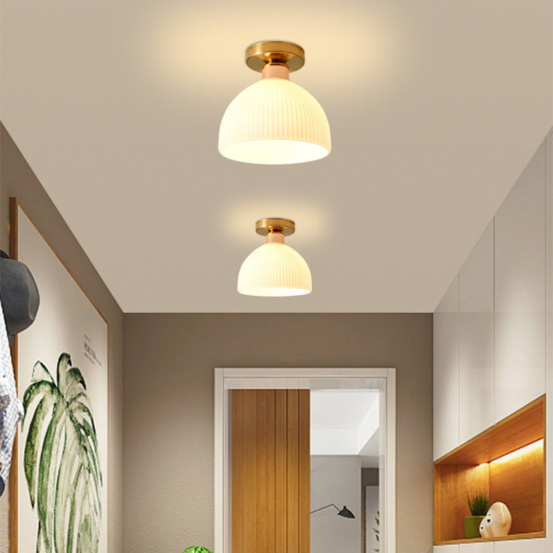 Moderne plafondlamp van melkachtig glas