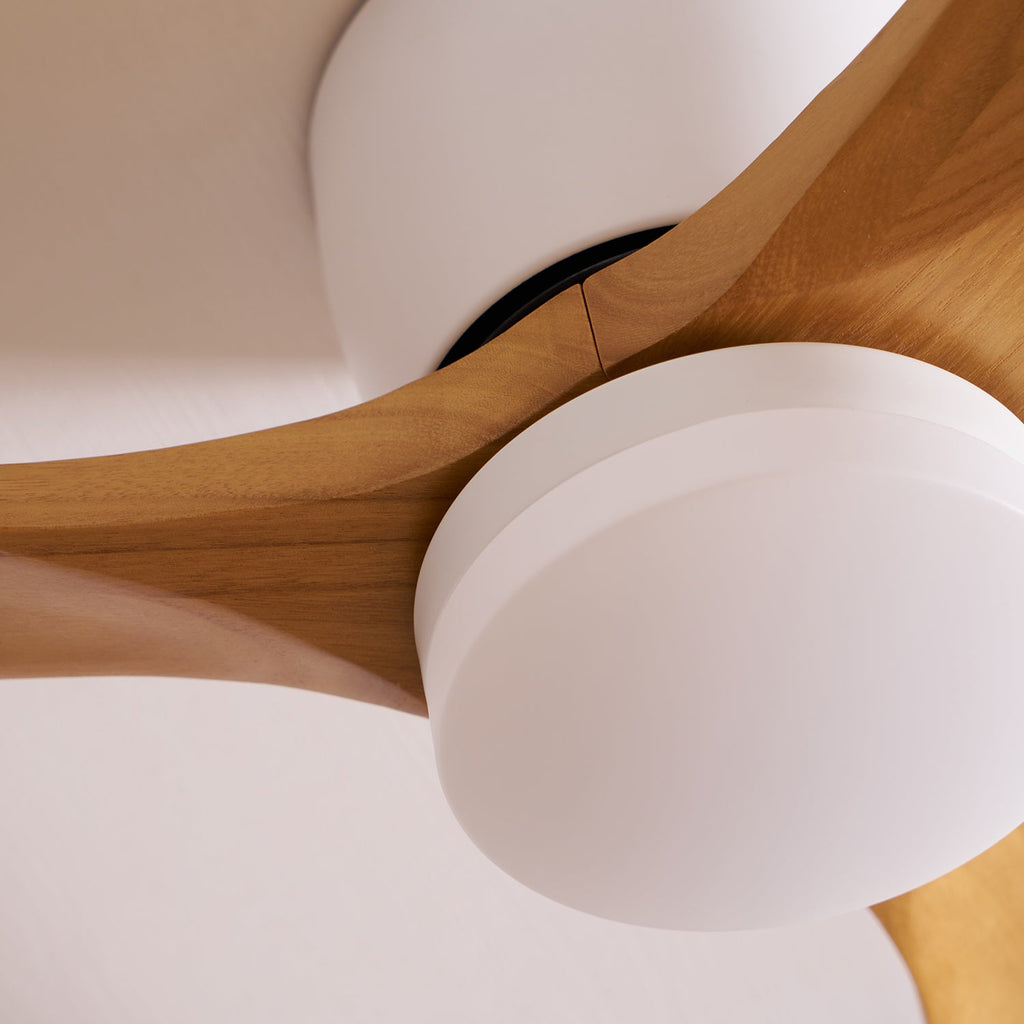 Houten plafondventilator met licht