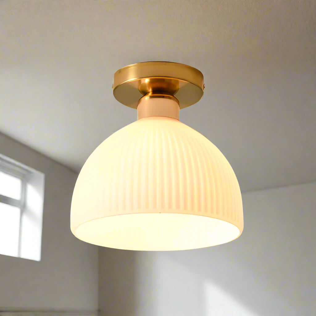 Moderne plafondlamp van melkachtig glas